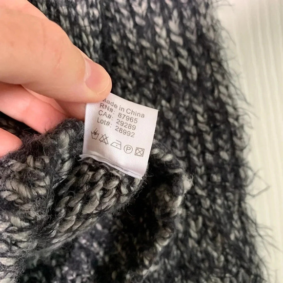 Elan Witchy Black Gray Marled Fuzzy Long Sleeve Round Neck Sweater size Medium - Picture 10 of 11